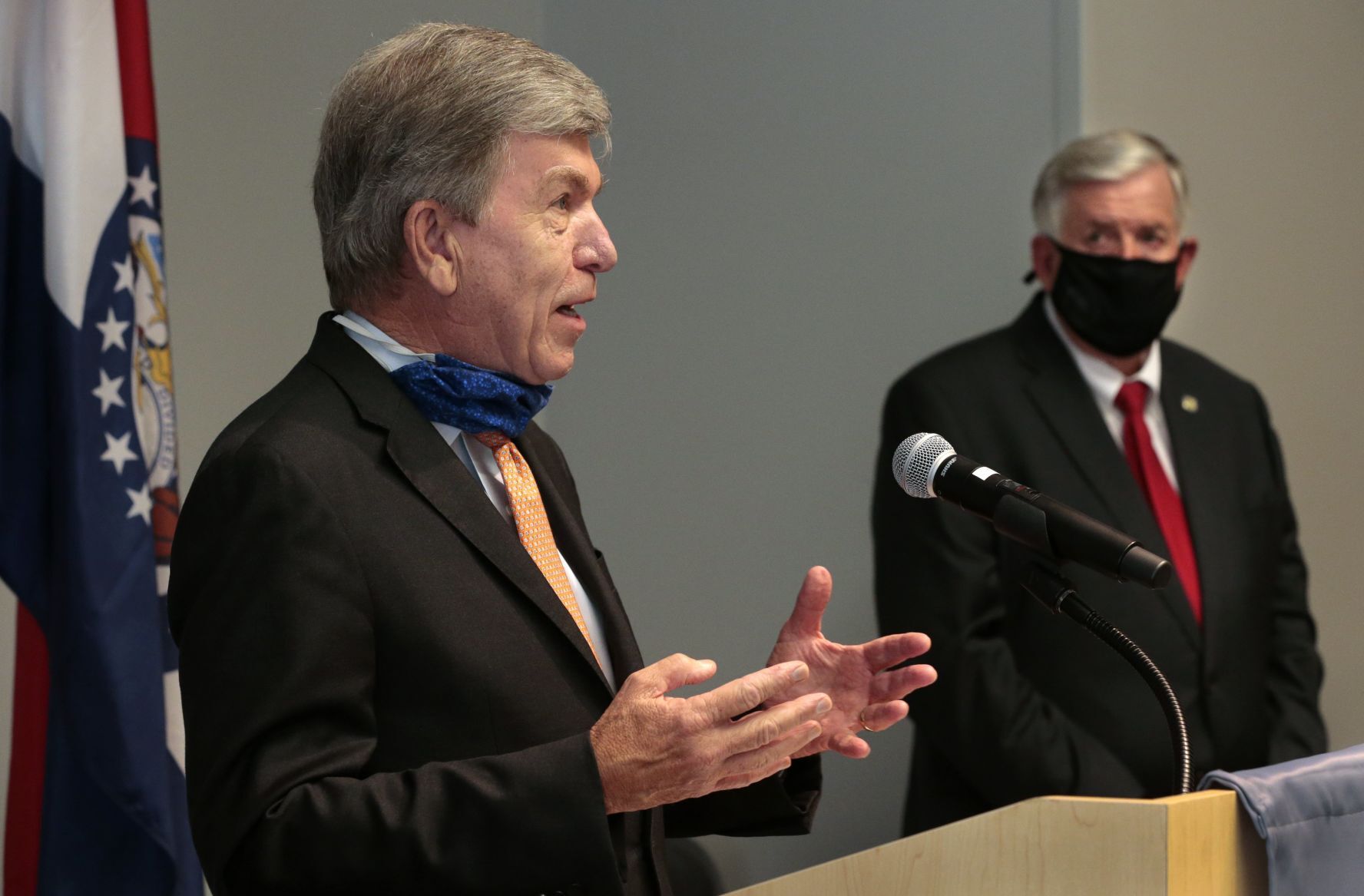 Governor, senator updated on new coronavirus test at Washington University School of Medicine